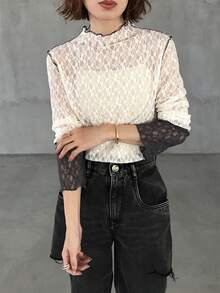 FRIFUL Kaos Pullover Wanita Lengan Panjang Kerah Tinggi dengan Manset Pas, Blok Warna, dan Hiasan Hem Bergelombang - Putih - View 5