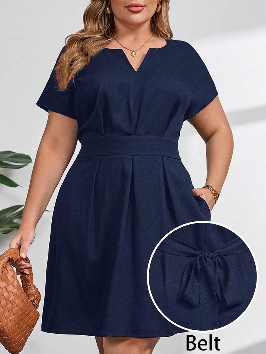 SHEIN Clasi Đầm hè thanh lịch cỡ lớn, màu trơn, cổ chữ V, có thắt lưng dành cho phụ nữ - Màu xanh hải quân - Xem 1