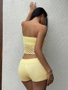 Aloruh 女士新款黄色针织抹胸上衣、钩针兰花网眼露脐上衣和超低腰棕色撞色针织蝴蝶兰花短裤，两件套针织套装，适合度假和海滩穿着。 - 黃色 - 查看 3