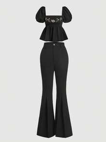 SHEIN MOD 黑色花卉刺绣泡泡袖娃娃衫，适合花园茶会、约会、派对、女士春夏、春假、度假、野餐等场合。黑色泡泡袖衬衫，花卉刺绣，方领，收腰设计，荷叶边下摆，质感面料，轻盈廓形，优雅细节，复古风格，轻盈舒适，柔软垂坠，女性柔美触感，彩色缝线，浪漫气息，精致图案，短袖，波西米亚风情，艺术魅力，宽松版型，适合夏季假期、度假、嘉年华、情人节、女士情人节、夏季、春假等场合。 - 黑色 - 查看 5