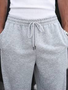 Manfinity Homme 休闲灰色男士运动裤，饰有滚边和毛边裤脚 - 淺灰色 - 查看 5