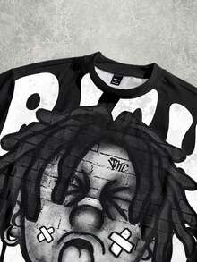 Manfinity Roghcode Camiseta corta suelta con estampado gráfico de retrato de tatuaje de vendaje de trenzas divertido desgastado oversize para hombres - Negro - Ver 2