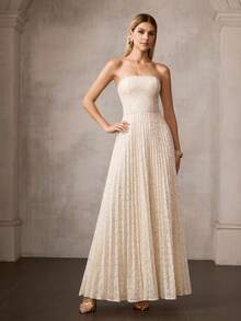 MOTF Soiréza 优雅无肩带女士长款派对礼服 | 饰有水钻的领口，褶裥裙身采用精致蕾丝面料，修身剪裁，适合新年晚会、正式派对、鸡尾酒会、夏季派对、婚礼、盛大晚宴等场合 | 搭配细带高跟鞋、精致珠宝和手拿包，尽显优雅气质 - 杏色 - 查看 5