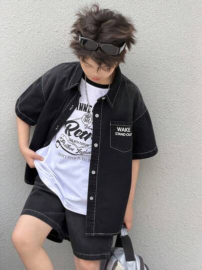 Dazy Kids Conjunto informal de camisa vaquera de manga corta con bolsillo y estampado de eslogan, y pantalones cortos vaqueros para niño preadolescente