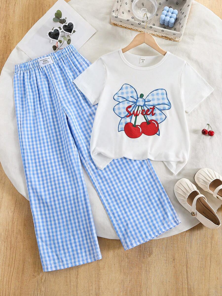 SHEIN 女童休闲格子樱桃印花T恤和裤子套装，适合日常外出和街头穿着 - 藍色 - 查看 1