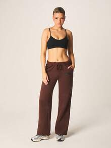 MISSGUIDED Pantalones de chándal con cordón y ajuste relajado con logotipo bordado para comodidad casual - Marrón - Ver 3