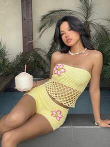 Aloruh 女士新款黄色针织抹胸上衣、钩针兰花网眼露脐上衣和超低腰棕色撞色针织蝴蝶兰花短裤，两件套针织套装，适合度假和海滩穿着。 - 黃色 - 查看 2