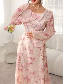 Al Najma 优雅圆领串珠侧系腰带喇叭袖长袍，春夏款 - 彩色 - 查看 5