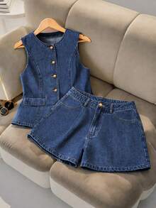 GlowEve 女士圆领单排扣无袖上衣和纽扣口袋牛仔短裤休闲套装 - 藍色 - 查看 4