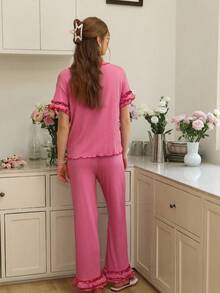 Snug Reverie Conjunto de pijama de pantalón y top de doble capa con cuello de volantes y textura de ola en color rosa fucsia, atuendo de estar en casa - Rosa Fucsia - Ver 2