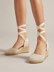 SHUZIA Alpargatas de punta cerrada con cuña y envolvente para la pierna - Beis - Ver 2