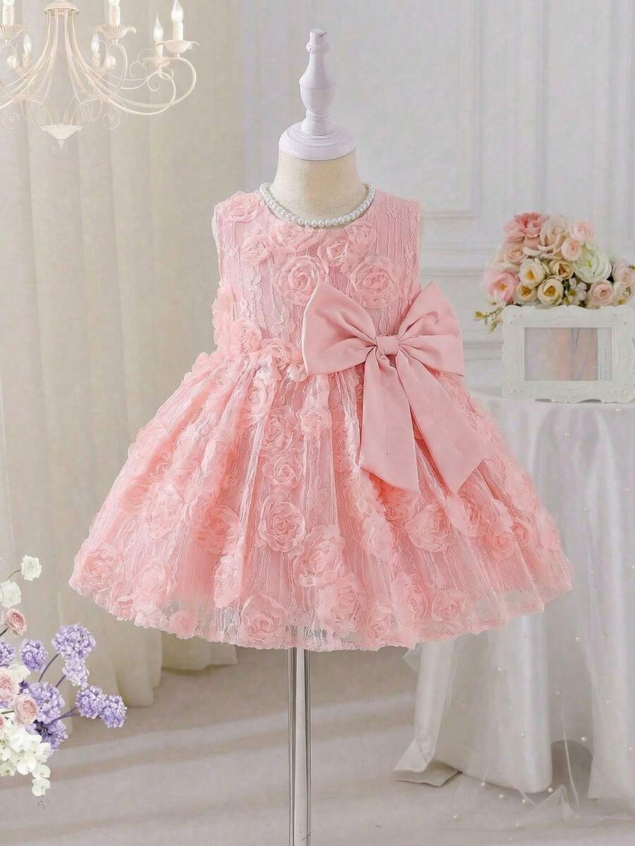 SHEIN Đầm chữ A họa tiết hoa 3D nơ cho bé gái. Họa tiết hoa tinh tế tô điểm thêm nét tươi tắn và sinh động. Thiết kế đầm chữ A thanh lịch và duyên dáng, tôn lên vẻ ngọt ngào, duyên dáng của bé gái. Dù là đi chơi, ở nhà, dự tiệc ngoài trời hay những dịp đặc biệt, chiếc đầm này đều giúp công chúa nhỏ tự tin nổi bật giữa đám đông. - Hồng - Xem 1
