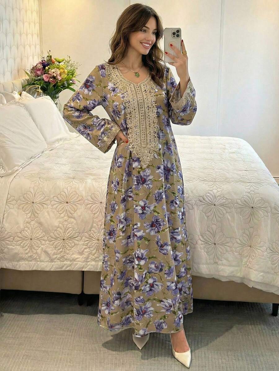Al Najma 优雅花卉印花撞色蕾丝喇叭袖长袍连衣裙,度假风 - 紫色 - 查看 1