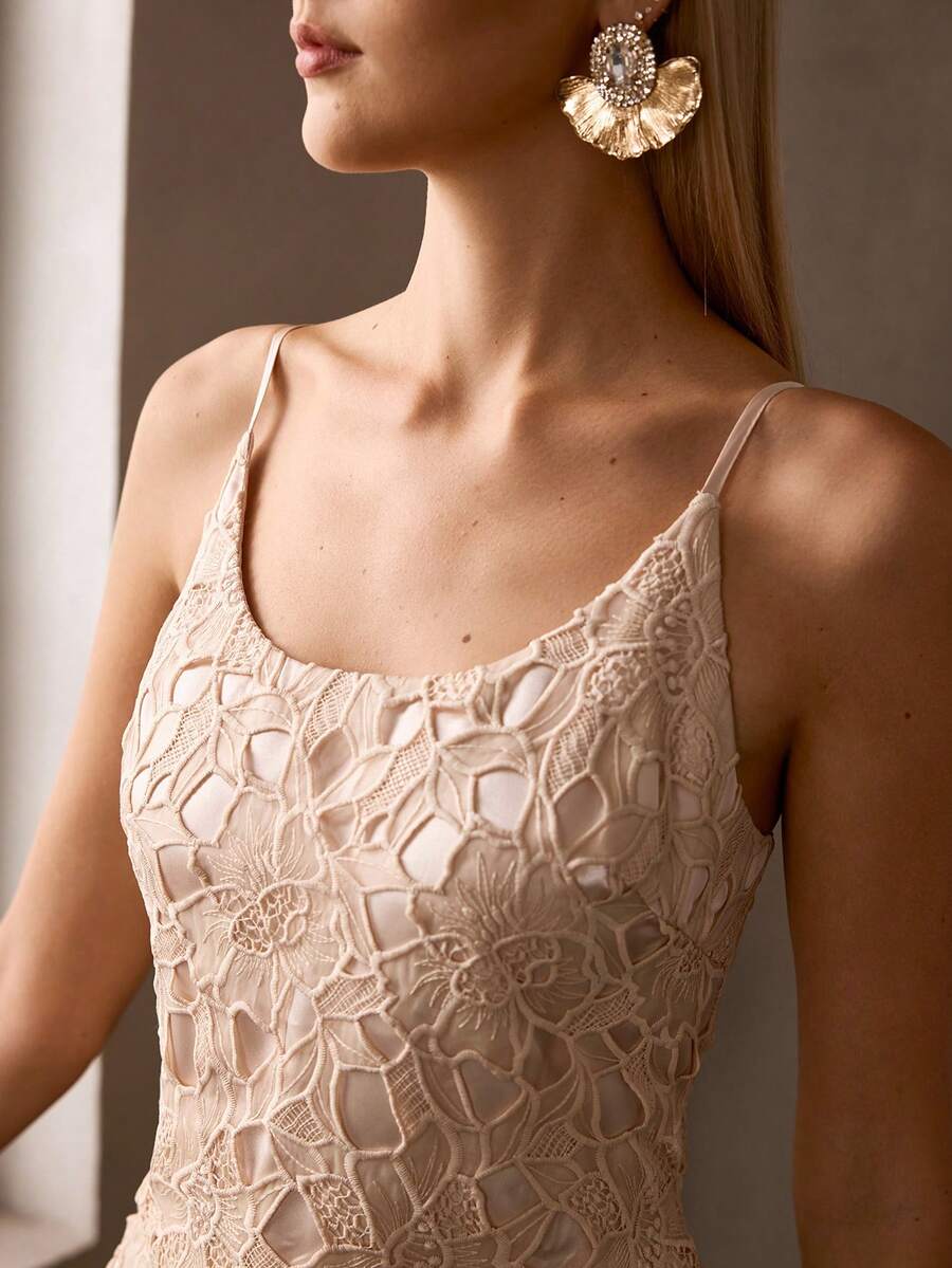 MOTF Soiréza 女士无袖细肩带蕾丝礼服，适合婚礼、花园派对、正式晚宴和鸡尾酒会等场合。 - 香檳色 - 查看 1