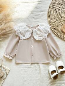 SHEIN Vintaside Kids Áo sơ mi dài tay cổ ren trắng cho bé gái, kiểu dáng thời trang đa năng với cổ tay bo chun, thoải mái và sành điệu cho mặc hàng ngày, mùa xuân/thu. - Màu be - Xem 4