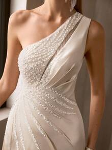 MOTF Soiréza 女士优雅修身无袖单肩缎面长款派对礼服，饰有串珠，高开衩鱼尾裙摆和不对称垂褶侧边，是婚礼、盛大晚宴和正式晚宴的完美之选。 - 香檳色 - 查看 2