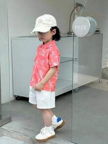 SHEIN 两件套男童舒适休闲日常百搭可爱植物印花夏威夷领短袖衬衫短裤套装，适合春夏季节、日常穿着、运动、郊游、上学、聚会、节日、拍照、返校、度假、海滩等场合。 - 彩色 - 查看 3