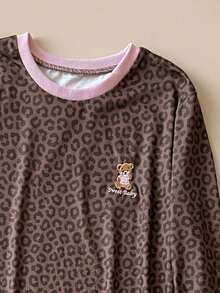 SHEIN Unity Conjunto de 2 peças feminino com estampa animal colorblock e detalhe de urso, composto por camiseta e shorts com cordão na cintura. Estilo vintage universitário dos anos 2000, ideal para ocasiões casuais, escritório, férias, praia, festas e momentos românticos. Versátil. Perfeito para o dia a dia, trabalho, férias, praia, festas e momentos românticos. - Castanho - Ver 9