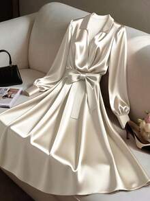 GlowEve CURVE 大码女式优雅休闲通勤日常缎面长袖交叉领长连衣裙，带系带蝴蝶结 - 杏色 - 查看 6