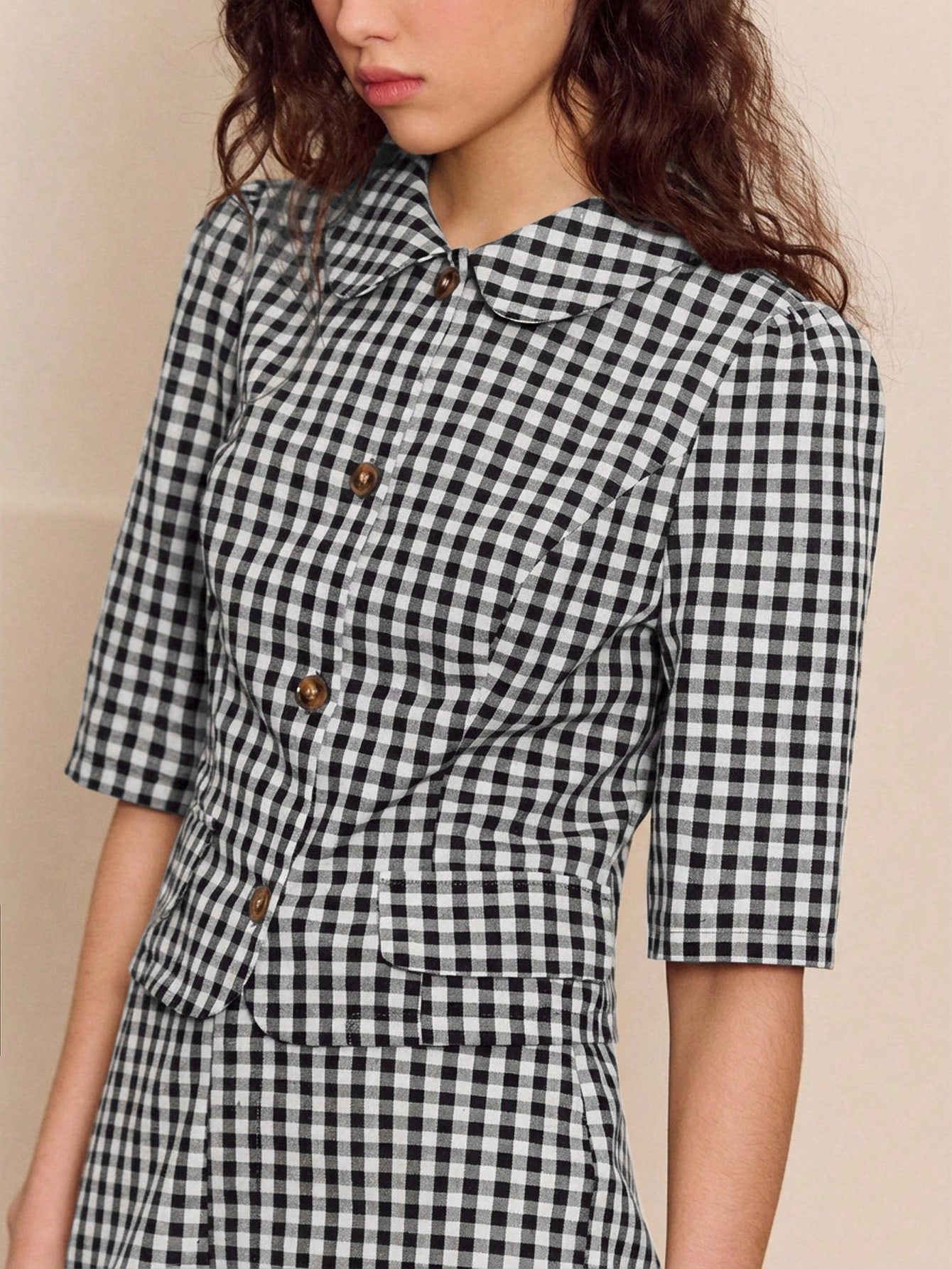 グリーンのギンガムチェックのボタンアップ半袖ジャケット。丸襟でキュートなヴィンテージスタイル。