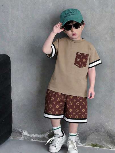 SHEIN 2pcs/Set Young Boy Casual Printed Pocket Round Neck Contrast Trim Short Sleeve T-Shirt And Printed Shorts Knit Set Summer Y2k Vacation Goth Gothic Streetwear Sumwon Burgundy Holiday Vintage Boho Festival Gras Party Cute Birthday Boys Modest Home Casual Cozy