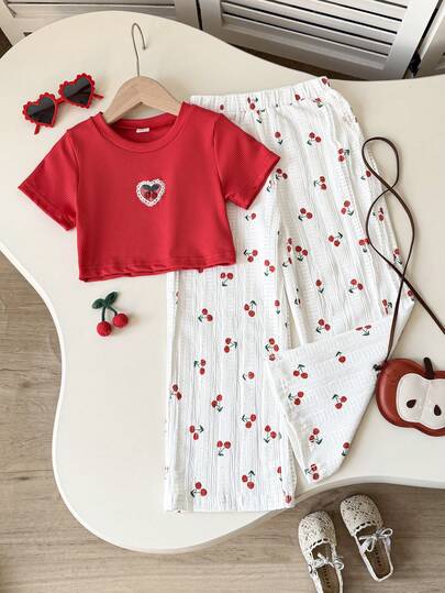 SHEIN Playful Pals Conjunto informal de camiseta de manga corta con cuello redondo y pantalones con bordado de cerezas para niña