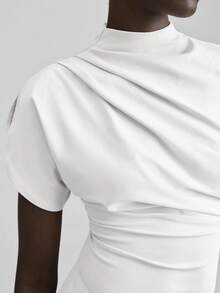 Ontre 2026春夏女士不对称褶皱立领短袖衬衫，都市通勤商务休闲优雅上衣，适合度假、派对、婚礼宾客等场合，夏季穿着 - 白色 - 查看 5