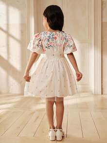 SHEIN 女童碎花泡泡袖网纱连衣裙，适合休闲外出、公园、度假等场合 - 杏色 - 查看 2