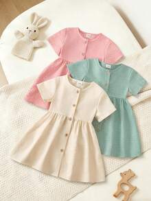 SHEIN Playful Pals 3件組女嬰可愛鈕扣前襟修身傘裙夏季休閒洋裝，粉色與綠色畢業風太陽裙套裝，適合女嬰、大童度假穿著 - 彩色 - 查看 7