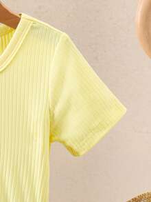 SHEIN Playful Pals 2件套女婴白色T恤+卡通鸭子图案牛仔背带短裤套装，可爱百搭舒适弹力腰卷边短裤，夏季设计 - 藍色 - 查看 7