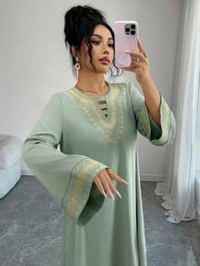 Yasmyna New V-Neck Embroidered Elegant Dress With Sophisticated Design - Green - View 3