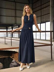 BizChic 新款春夏藏蓝色圆领连衣裙，饰有金属珠饰，镂空腰部设计，不对称褶皱下摆，不对称设计 - 寶藍色 - 查看 1