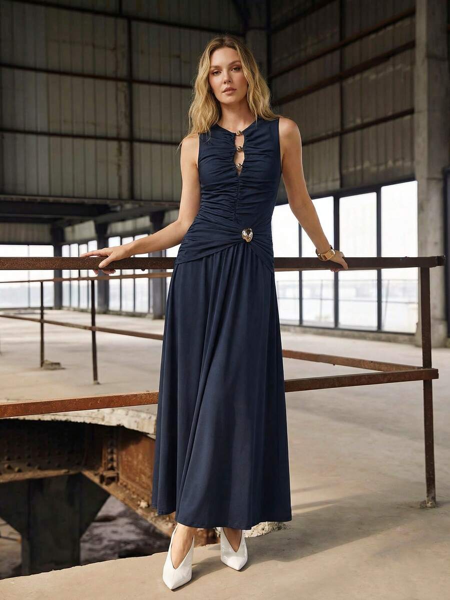 BizChic 新款春夏藏蓝色圆领连衣裙，饰有金属珠饰，镂空腰部设计，不对称褶皱下摆，不对称设计 - 寶藍色 - 查看 1