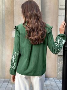 Solivie 女士花卉刺绣V领灯笼袖单排扣休闲度假衬衫 - 墨綠色 - 查看 2