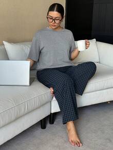 Dazy Plus 大码女式休闲纯色短袖宽松上衣搭配格子直筒裤睡衣套装，春夏秋季 - 灰色 - 查看 4