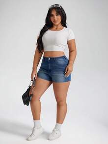 SHEIN CURVE+ 大码休闲蓝色纽扣口袋修身牛仔短裤 夏季穿搭 春季穿搭 复活节穿搭 节日穿搭 沙滩穿搭 休闲短裤 度假穿搭 夏季假日穿搭 乡村音乐会穿搭 蓝色短裤 - 淺色水洗藍 - 查看 6