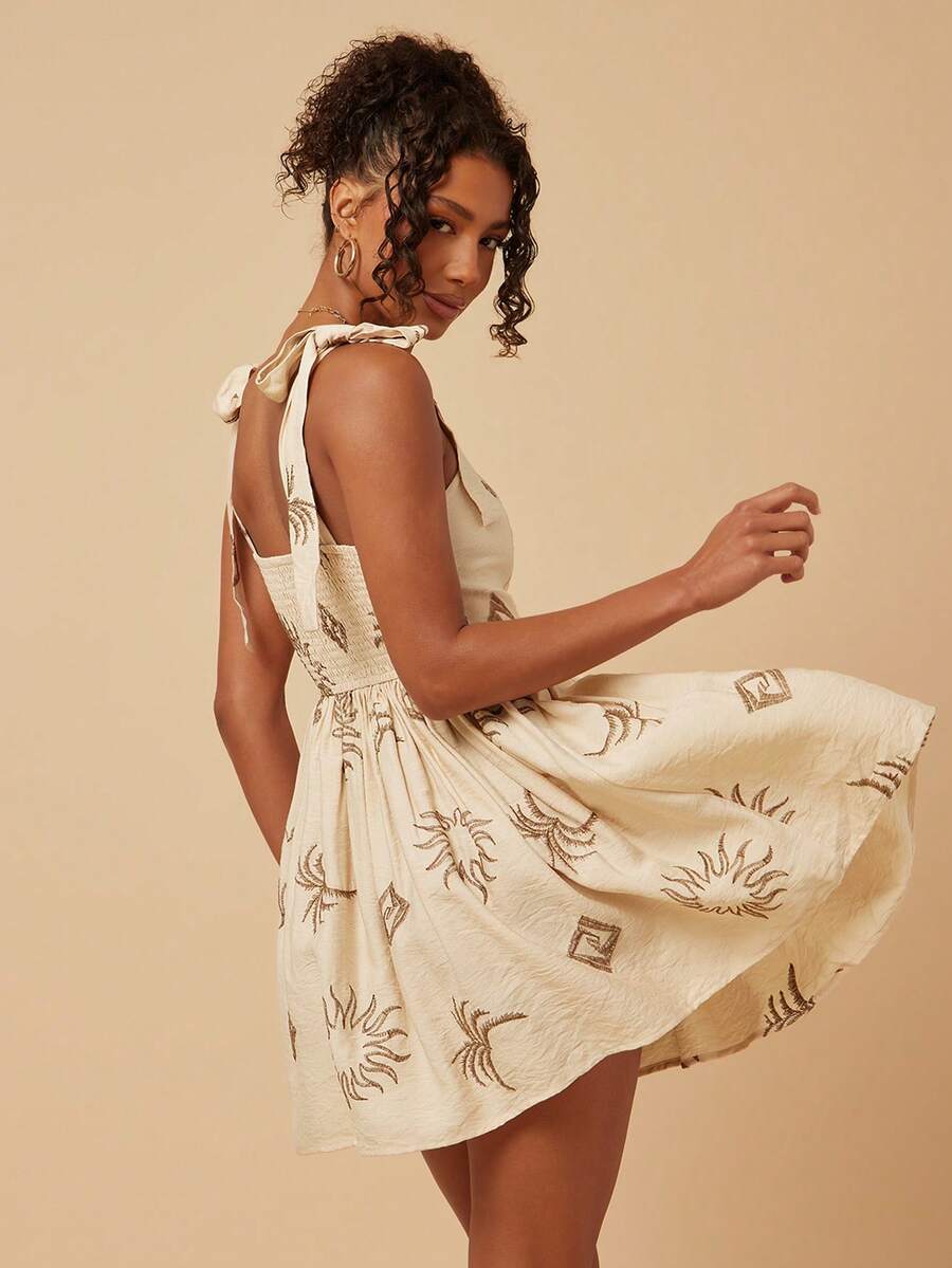 Travachic 女士碎花褶皱肩部系带腰身优雅迷你连衣裙，适合约会和派对穿着 - 杏色 - 查看 1