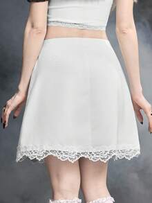 ROMWE Goth 深色修道院印花撞色蕾丝边缎面中长裙 - 白色 - 查看 3