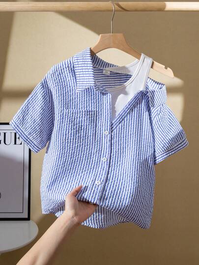 SHEIN 这是一款适合少女的短袖条纹衬衫，采用两件套式设计。它时尚休闲，非常适合日常穿着，蓝白条纹相间，是夏季女孩的理想之选，也是学校演出或聚会的绝佳选择——真的非常可爱！