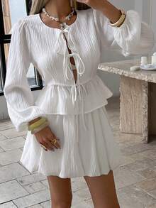 DAZY Bộ đồ nữ màu trơn, chất liệu vải có họa tiết, tay phồng thắt nơ và quần short, kiểu dáng thường ngày, thích hợp cho kỳ nghỉ xuân/hè. - trắng - Xem 4