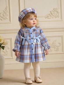 SHEIN Bộ váy và mũ màu xanh dương phối họa tiết kẻ caro, viền bèo nhún và nơ trang trí cho bé gái. - Màu xanh lam - Xem 3