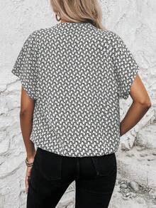 SHEIN Clasi 女士V领全印花休闲百搭通勤短袖衬衫 - 黑與白 - 查看 2