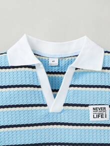 SHEIN Casuvi Kids 1件男童休闲学院风华夫格条纹针织V领Polo衫，短袖上衣，适合4-7岁男孩春夏穿着。这款阳光男童Polo衫适合户外活动和上学穿着。 - 藍白色 - 查看 8