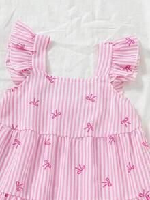 SHEIN 这款少女夏季浅蓝色花园风长款吊带连衣裙，采用梭织面料，A字版型，柔和的浅蓝色调搭配精致的吊带设计，裙身点缀着白色小花图案，宛如春日盛开的花朵。适合假日海滩玩耍、郊游、居家休闲、婚礼、生日、派对表演等各种场合。 - 粉色 - 查看 7