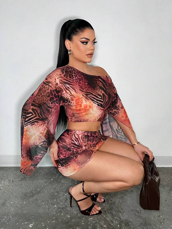 SHEIN SXY Conjunto de 2 piezas con blusa de cuello asimétrico y minifalda con estampado de leopardo y cebra para mujer