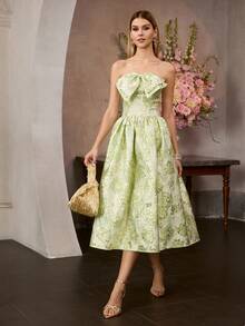 MOTF Soiréza 复古无肩带中长款A字型派对礼服，饰有花卉提花图案，领口处有大蝴蝶结，收腰设计，裙摆飘逸——优雅奢华的风格，是婚礼、盛大晚宴、颁奖典礼和庆祝活动的理想之选。 - 薄荷綠 - 查看 6