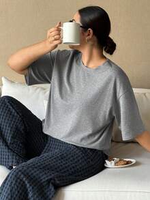 Dazy Plus 大码女式休闲纯色短袖宽松上衣搭配格子直筒裤睡衣套装，春夏秋季 - 灰色 - 查看 6