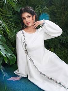 Al Najma 优雅花卉蕾丝拼接系带长袖宽松睡袍 - 白色 - 查看 10