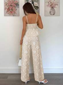 Siren Gaze 女士无袖方领蕾丝露脐上衣和长裤两件套，饰有花卉刺绣，时尚别致。女士刺绣蕾丝吊带露脐上衣和直筒裤套装，适合夏季穿着。蕾丝两件套，裤子两件套，米色两件套，夏季裤装套装，度假装。 - 杏色 - 查看 2