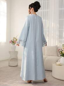 Al Najma 优雅撞色蕾丝喇叭袖宽松阿拉伯风格连衣裙 - 淺藍色 - 查看 2